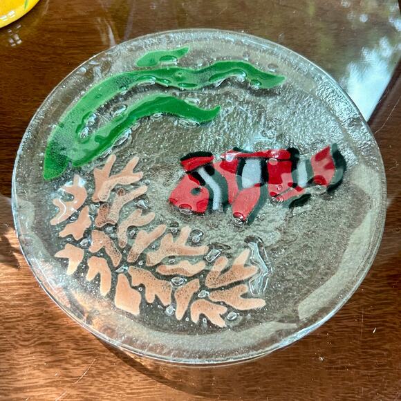 Peggy Karr Signed Fused Glass Art Plate – Clownfish Coral Reef Design – 8” - Picture 7 of 9